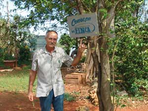 Jorge Luis Martínez, agricultor experimentador en agroecología. Finca “La Ernestina”, Artemisa, La Habana / Foto: Autor